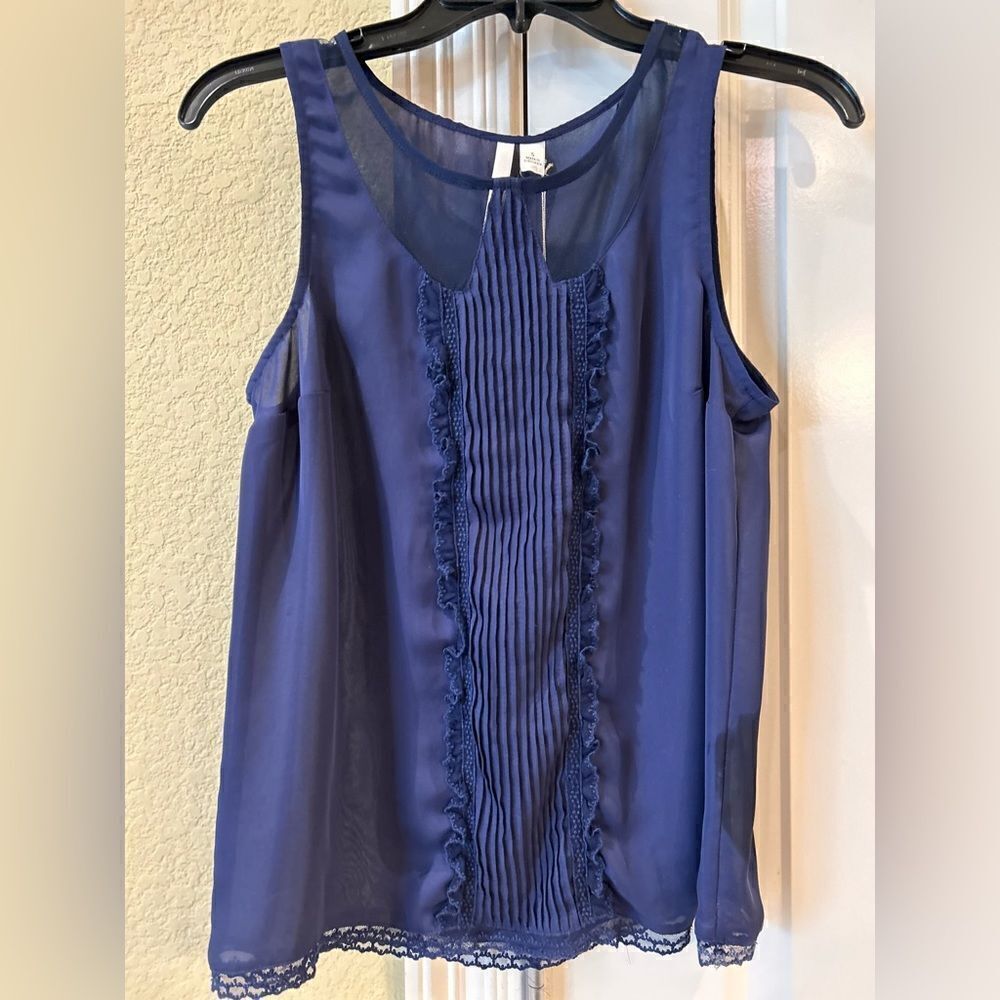 Navy blue sleeveless top size small NWT by Lauren Conrad‎